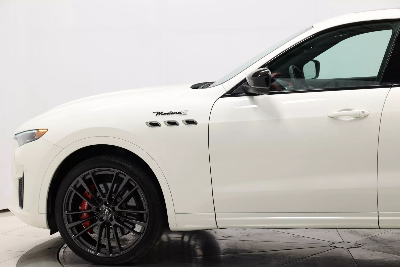 2022 Maserati Levante - Image 8