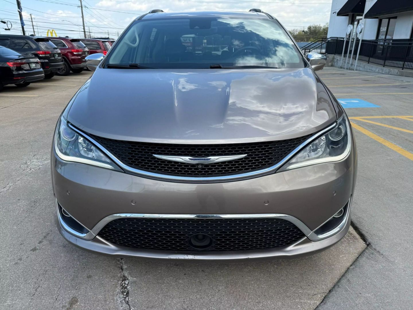 2017 Chrysler Pacifica - Image 2