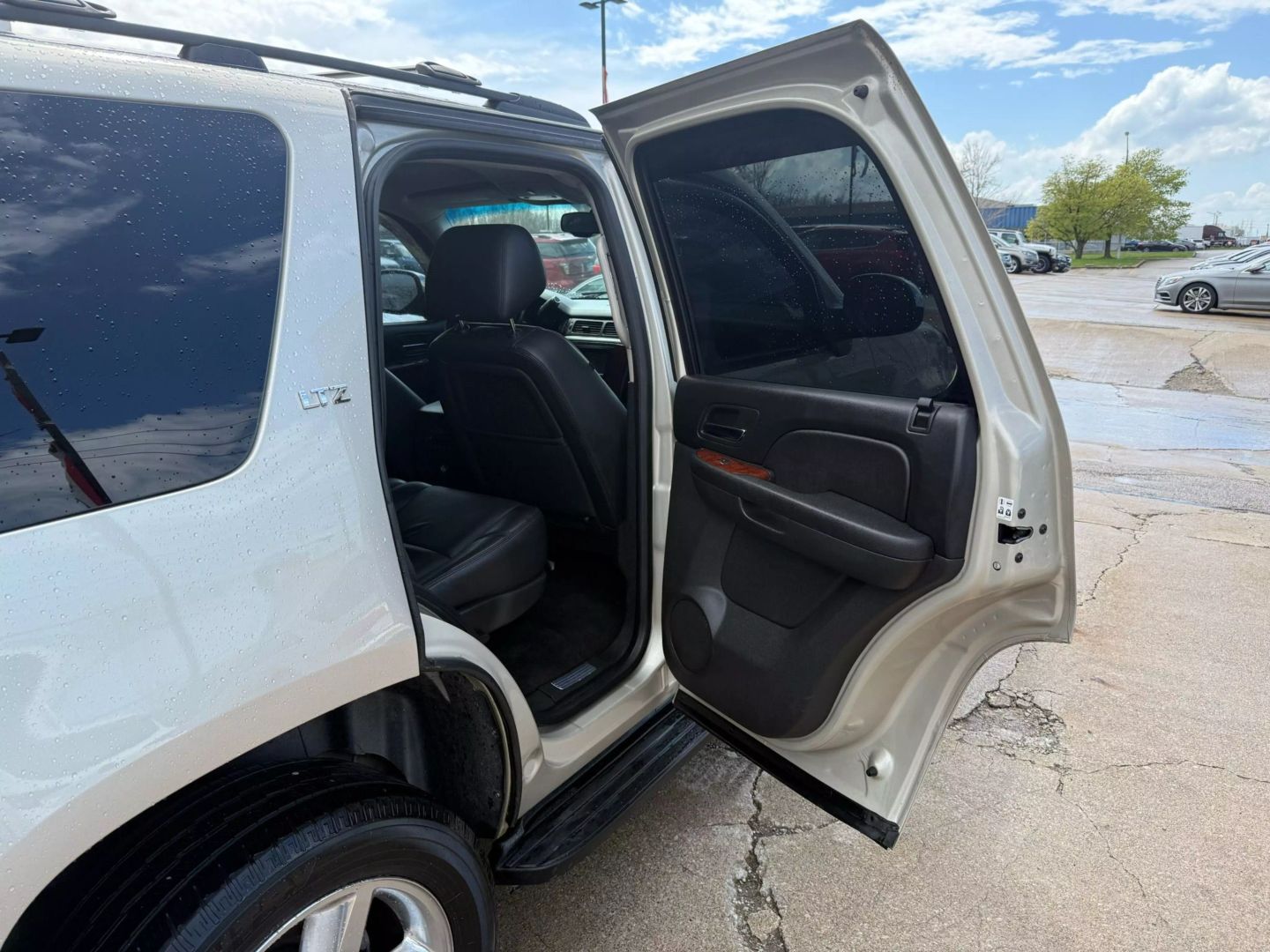 2013 Chevrolet Tahoe - Image 20