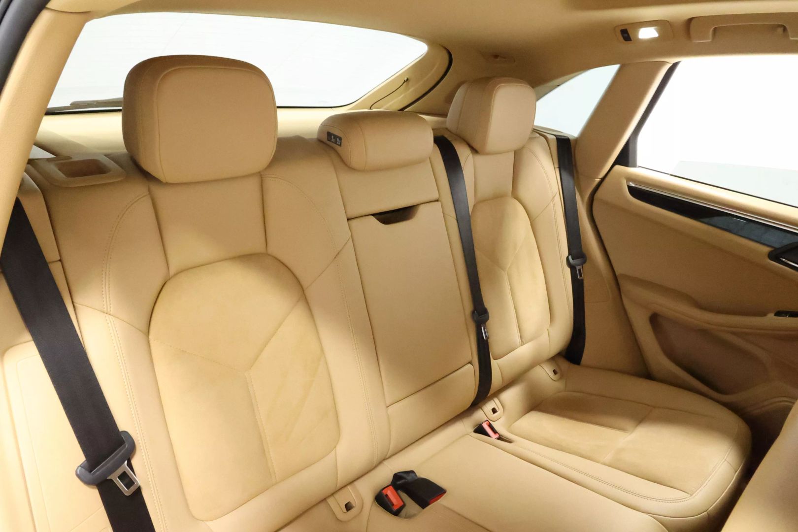 2016 Porsche Macan - Image 65