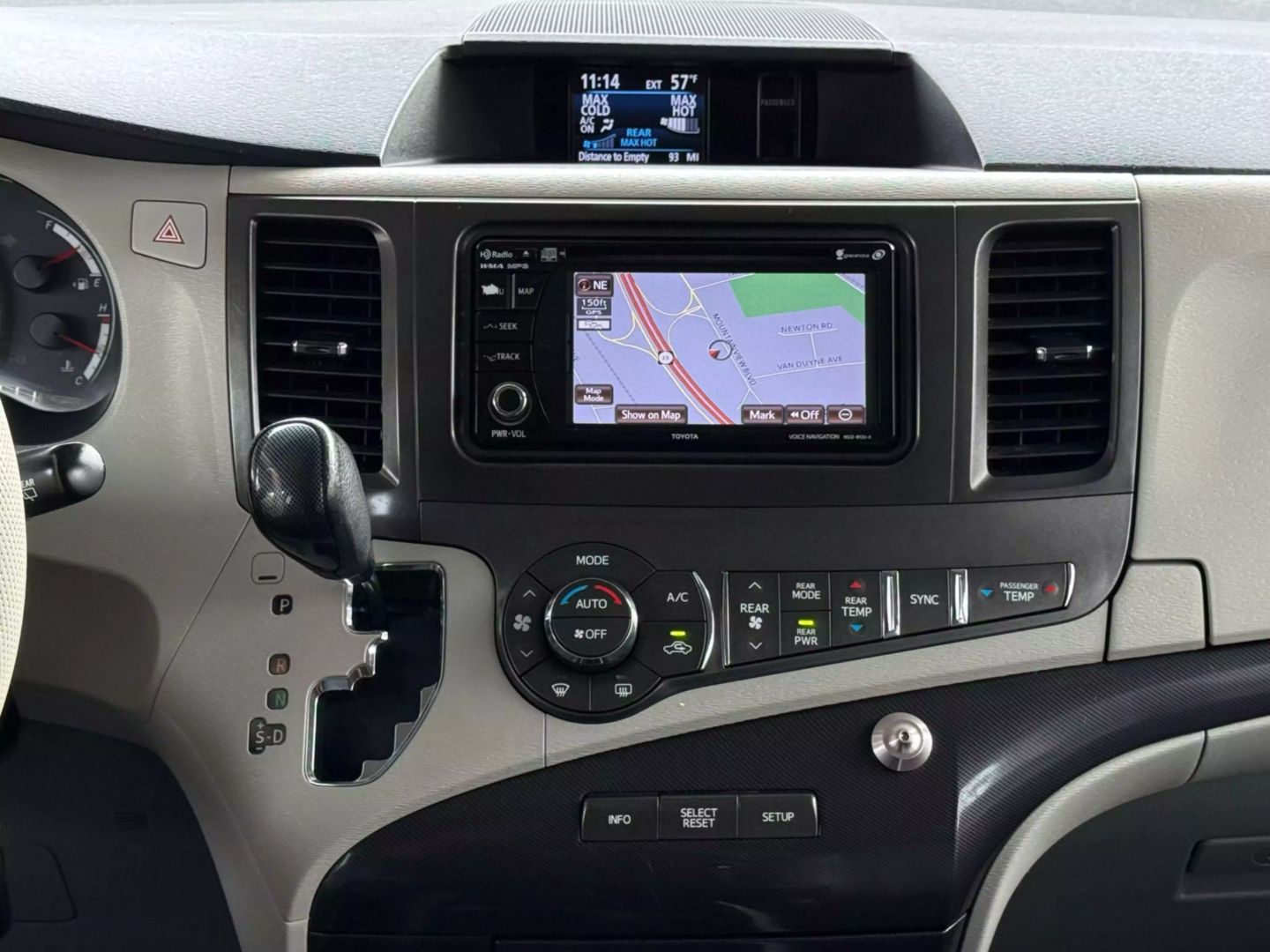 2013 Toyota Sienna - Image 27