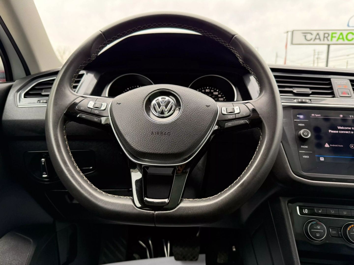 2021 Volkswagen Tiguan - Image 28