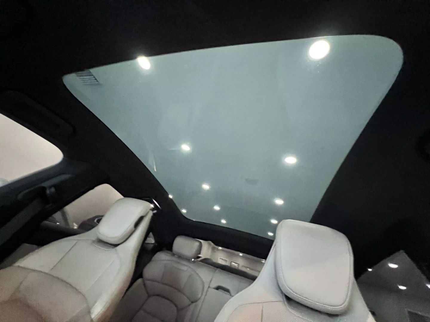 2020 Porsche Taycan 4s Sedan 4d - Image 19