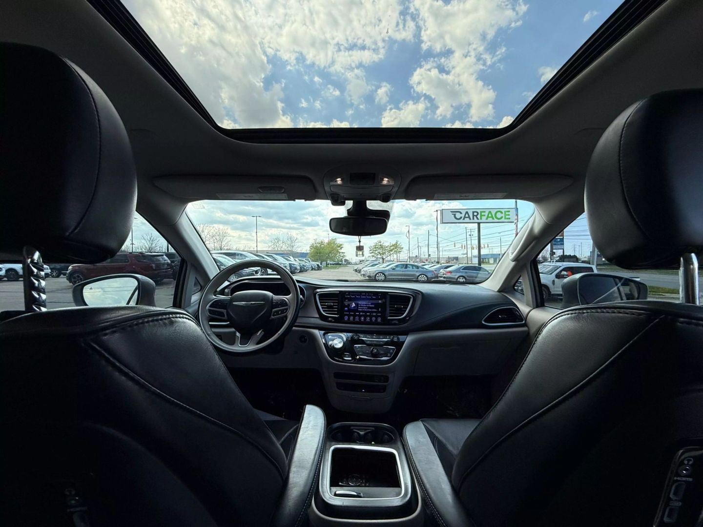2017 Chrysler Pacifica - Image 33