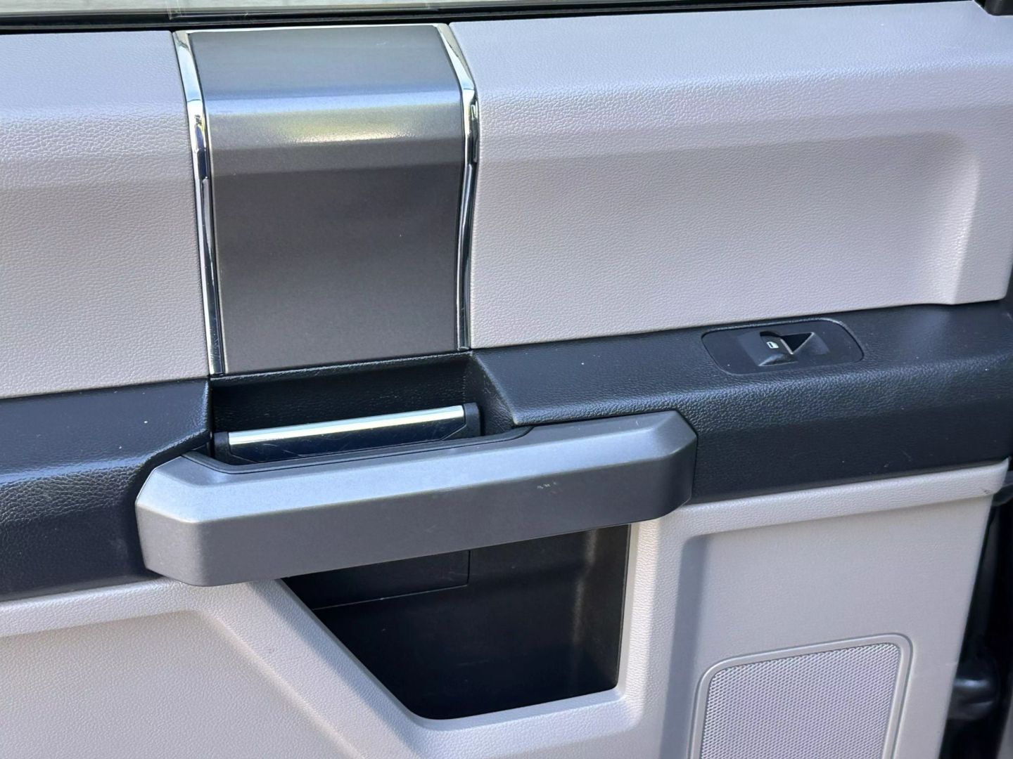 2015 Ford F150 Supercrew Cab - Image 14
