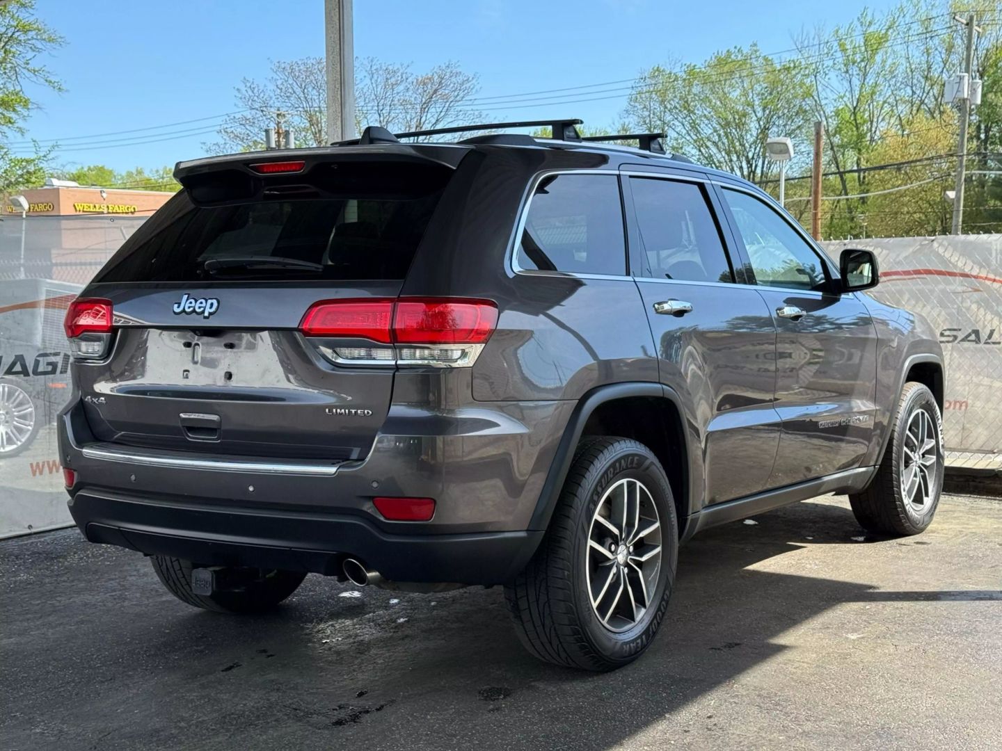 2018 Jeep Grand Cherokee - Image 11