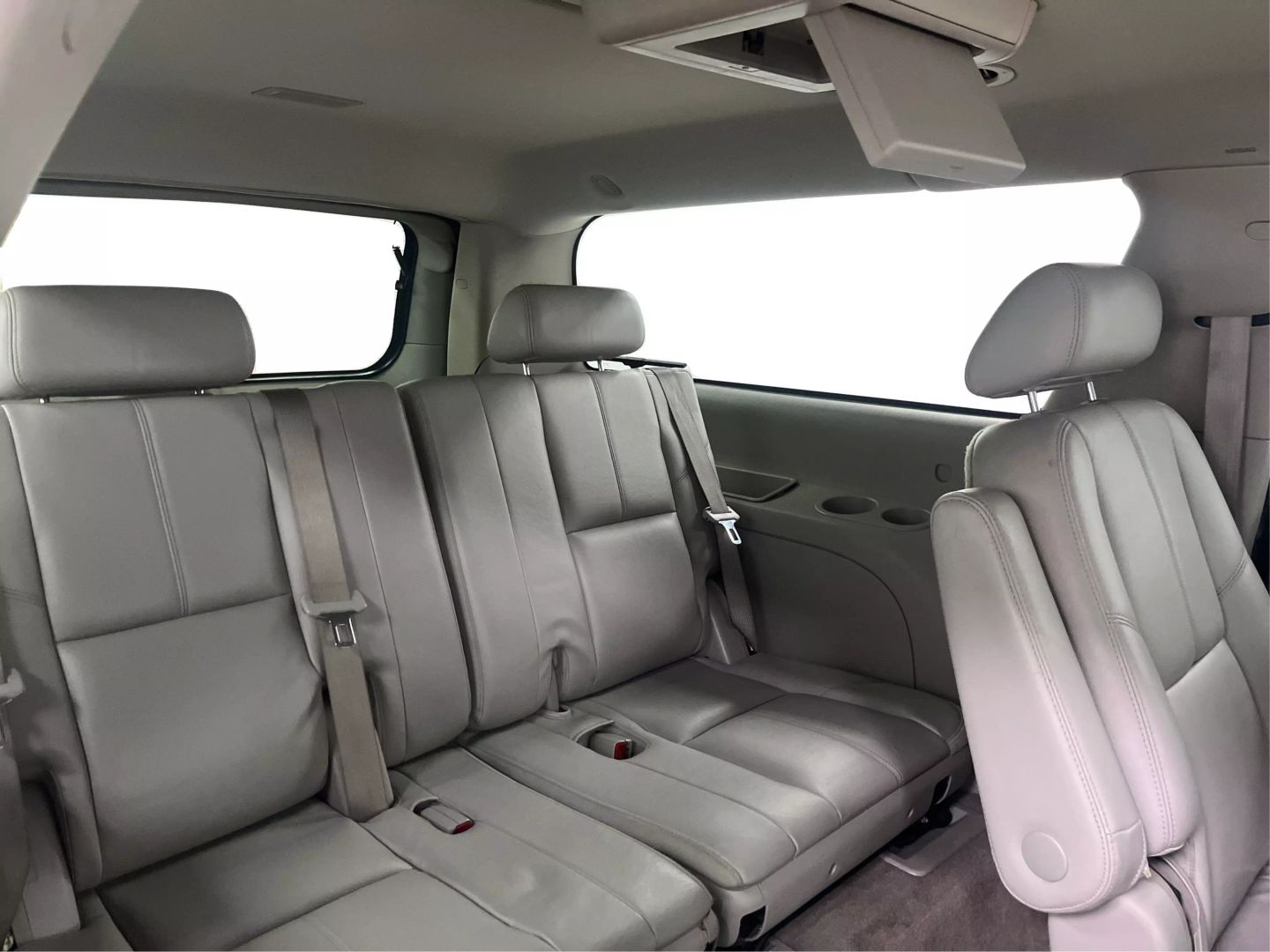 2009 Chevrolet Suburban 1500 - Image 36