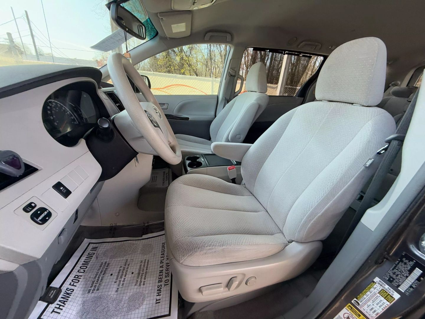 2013 Toyota Sienna - Image 11