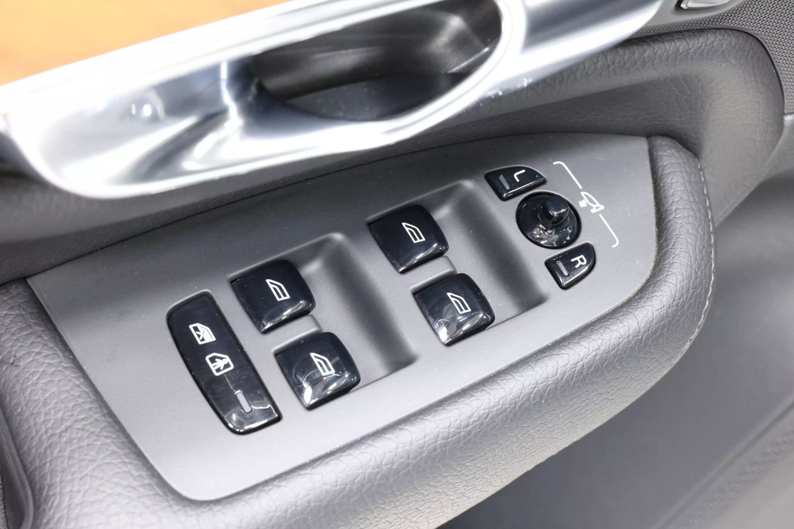 2022 Volvo Xc90 - Image 10