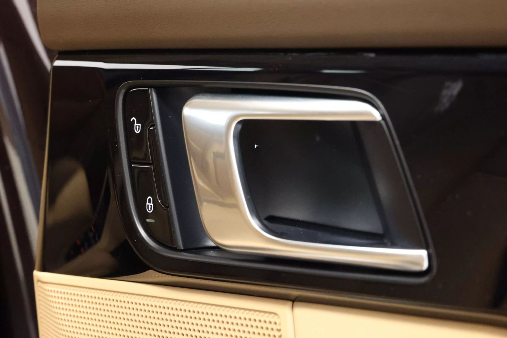 2017 Porsche Panamera - Image 69