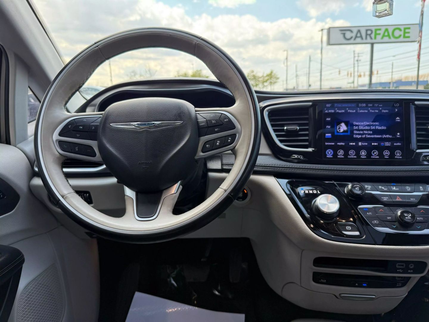 2017 Chrysler Pacifica - Image 36