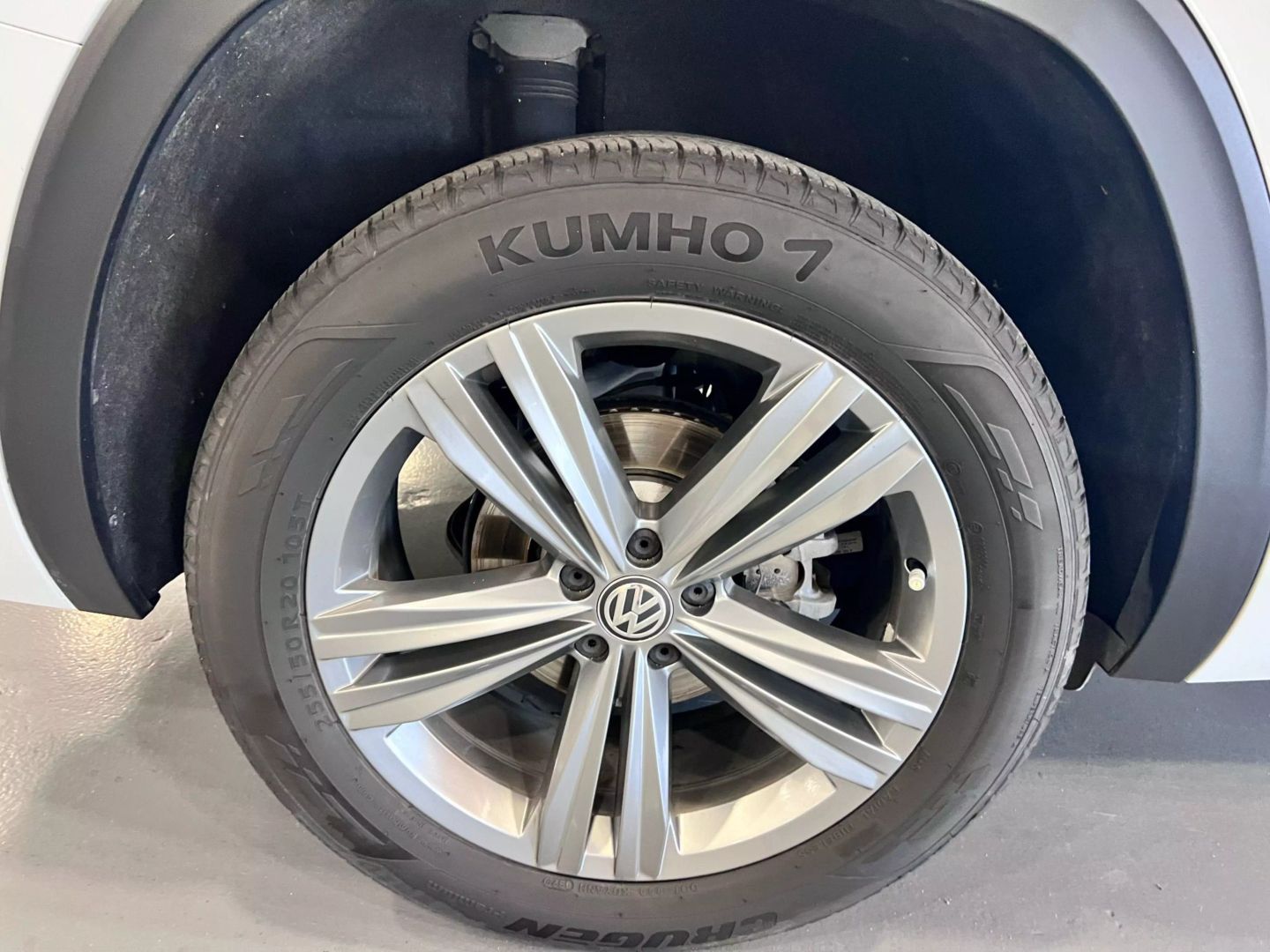 2019 Volkswagen Atlas Sel R-line Sport Utility 4d - Image 27