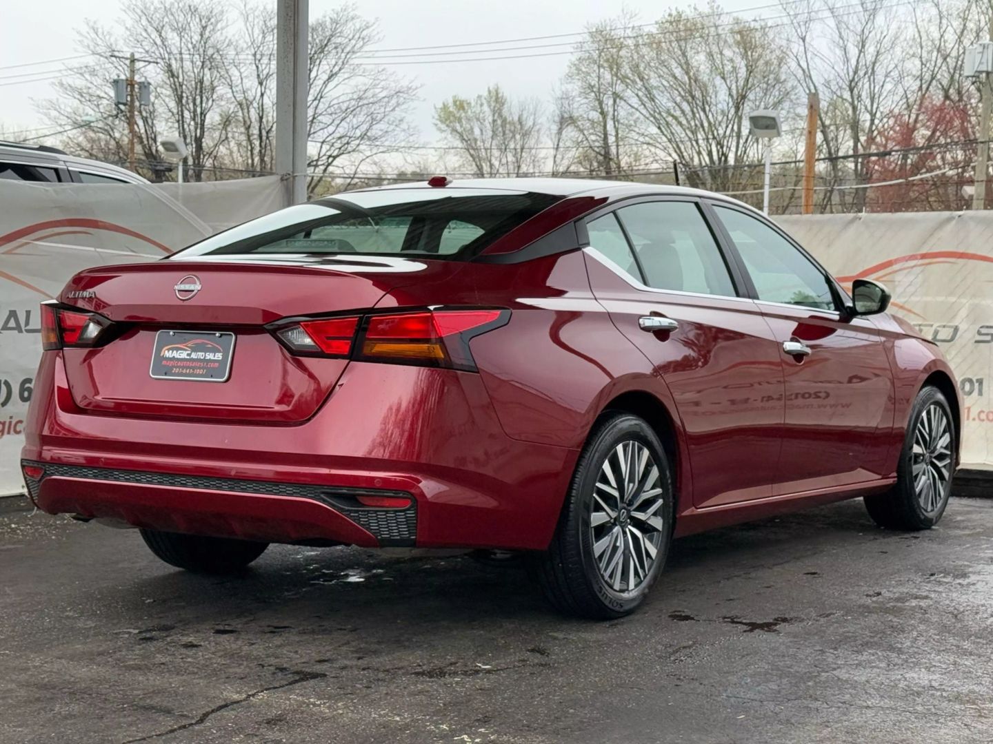 2025 Nissan Altima - Image 9