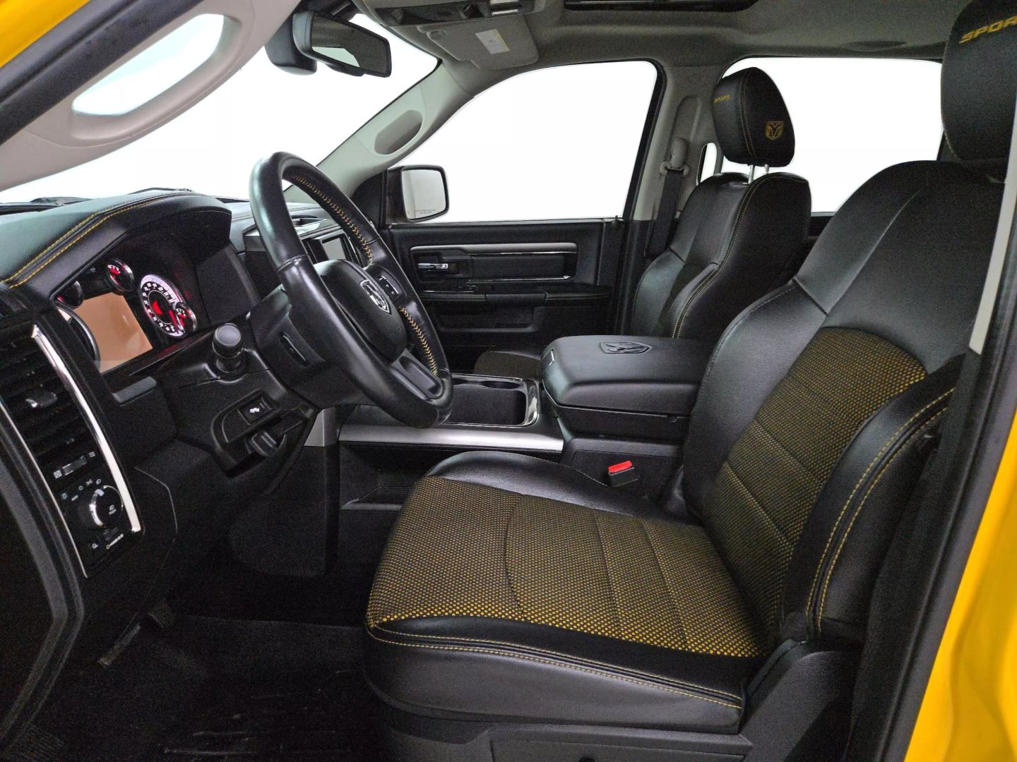 2016 Ram 1500 Crew Cab - Image 9