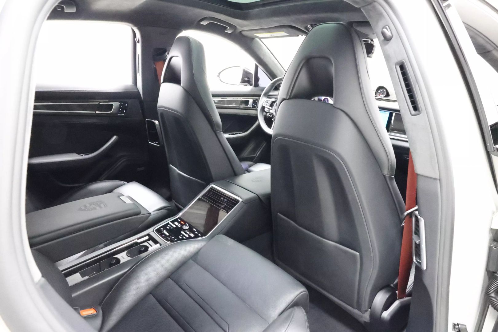 2017 Porsche Panamera - Image 91