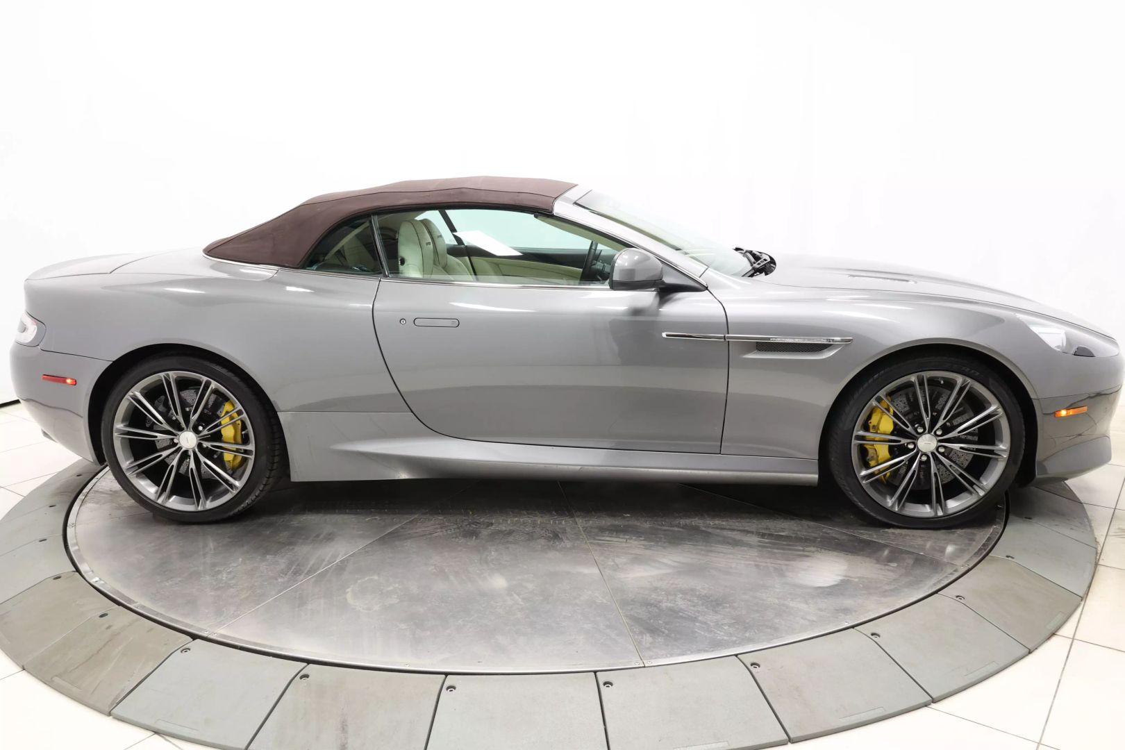 2012 Aston Martin Virage - Image 86
