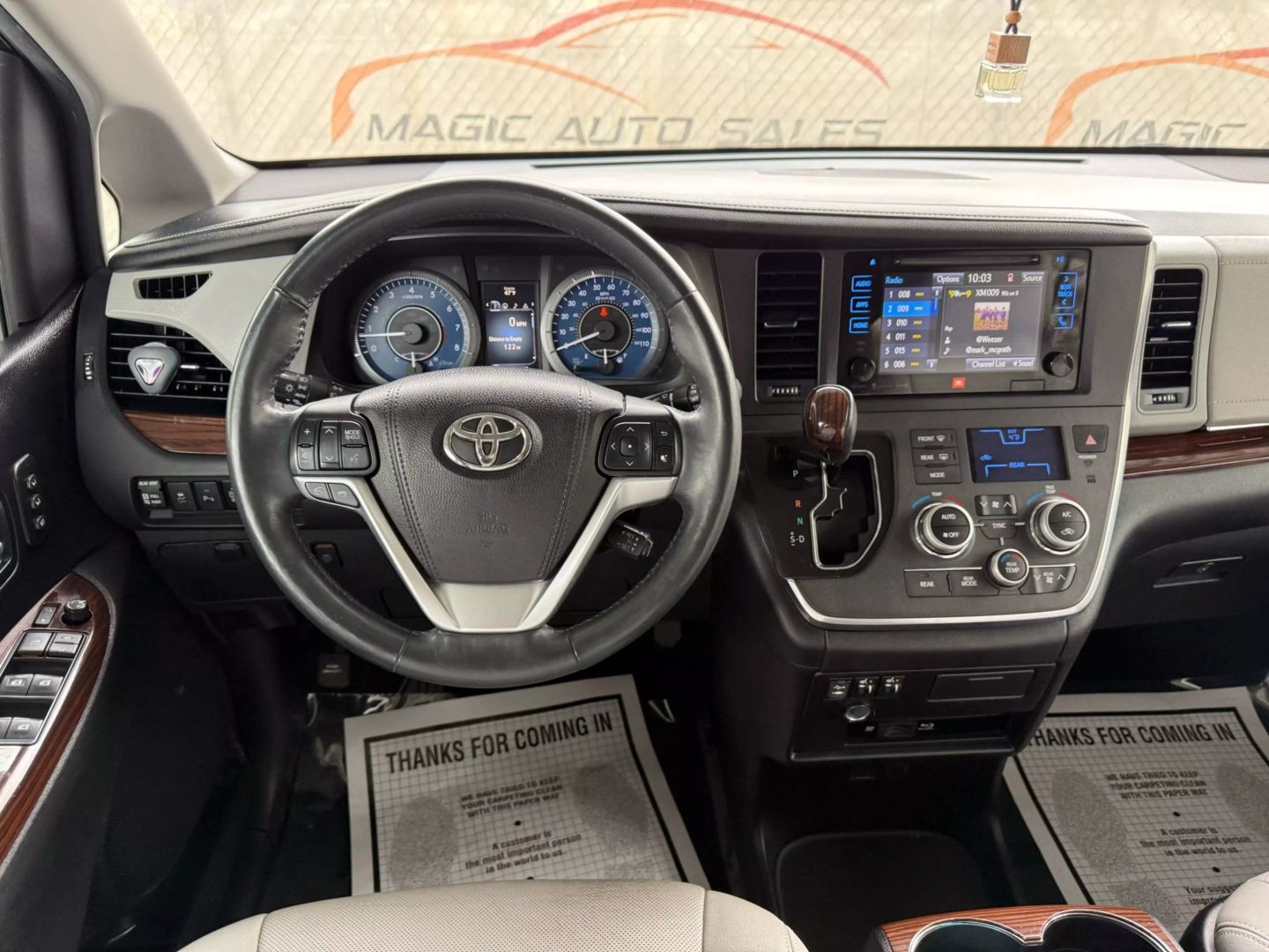2017 Toyota Sienna - Image 30