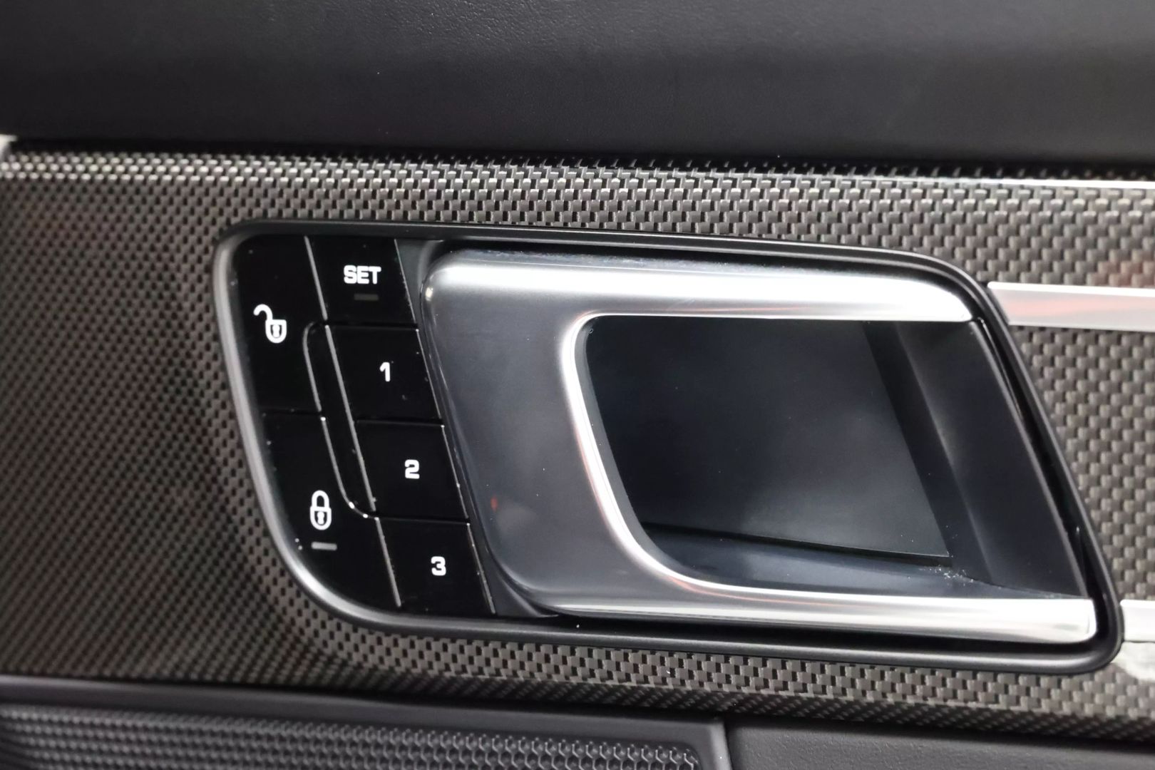 2017 Porsche Panamera - Image 83
