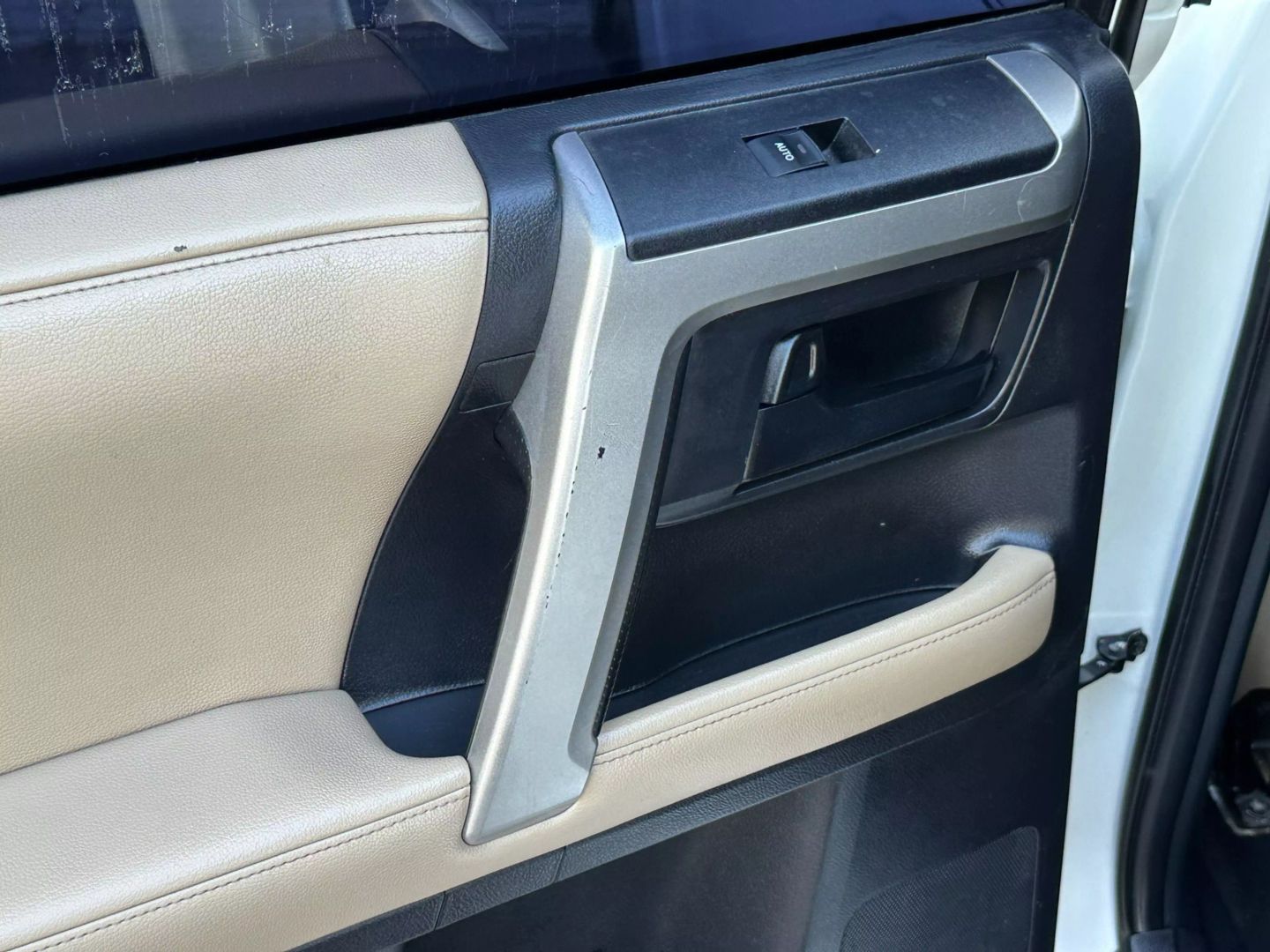 2012 Toyota 4runner - Image 16
