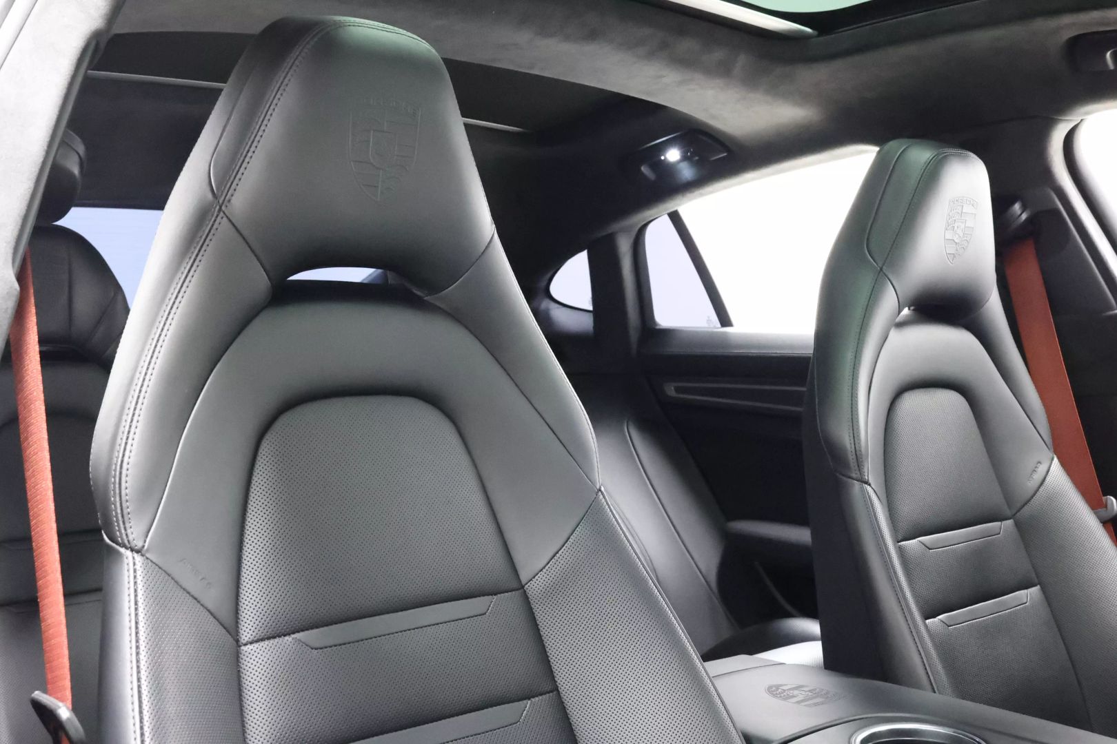 2017 Porsche Panamera - Image 110