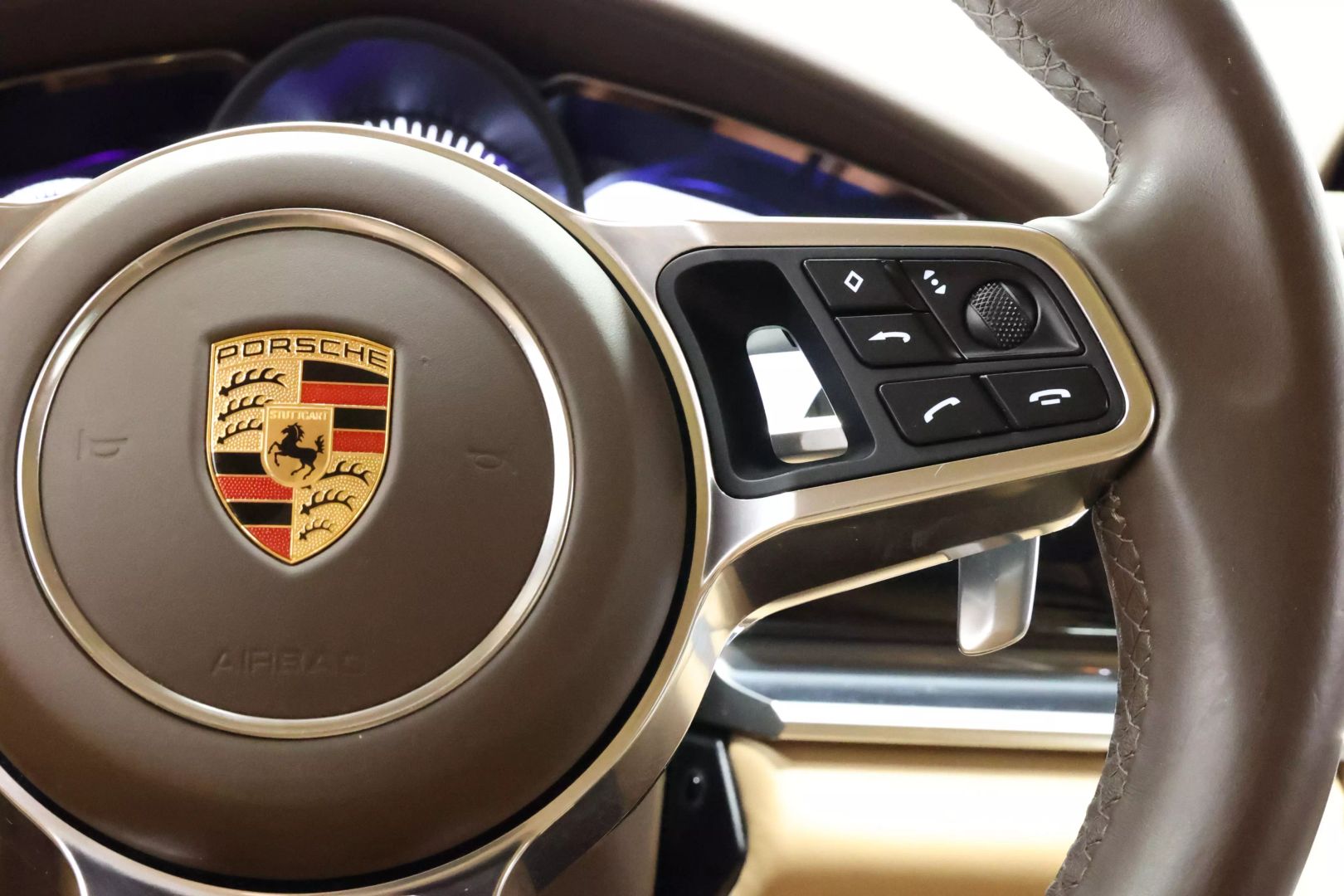 2017 Porsche Panamera - Image 25