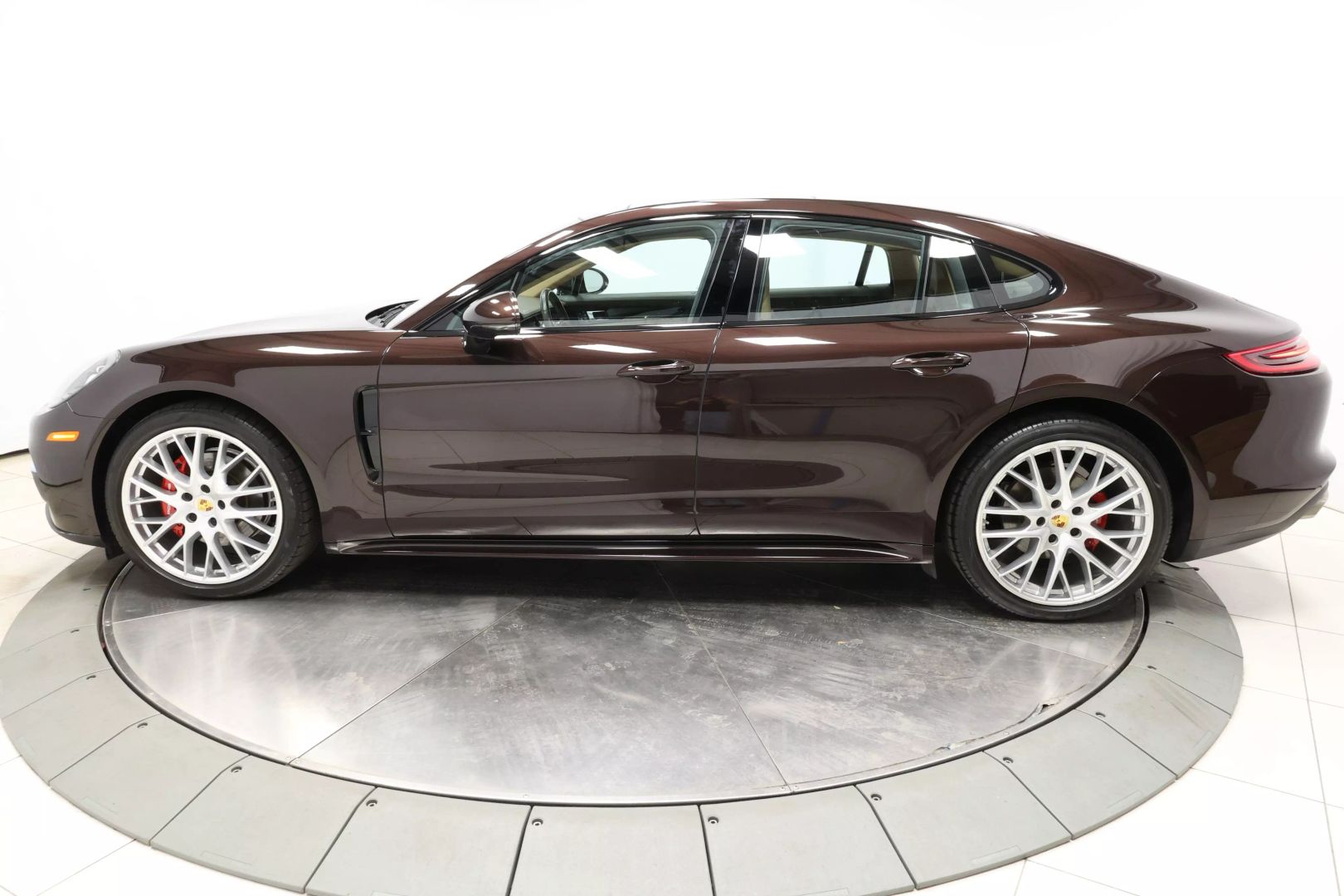 2017 Porsche Panamera - Image 6