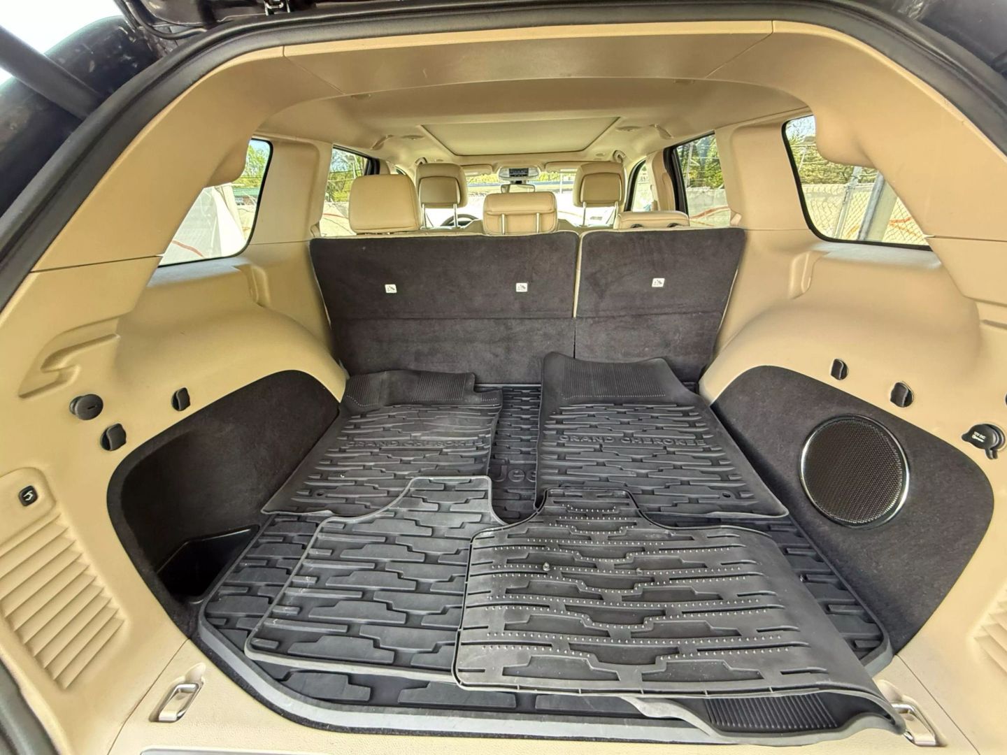 2018 Jeep Grand Cherokee - Image 20