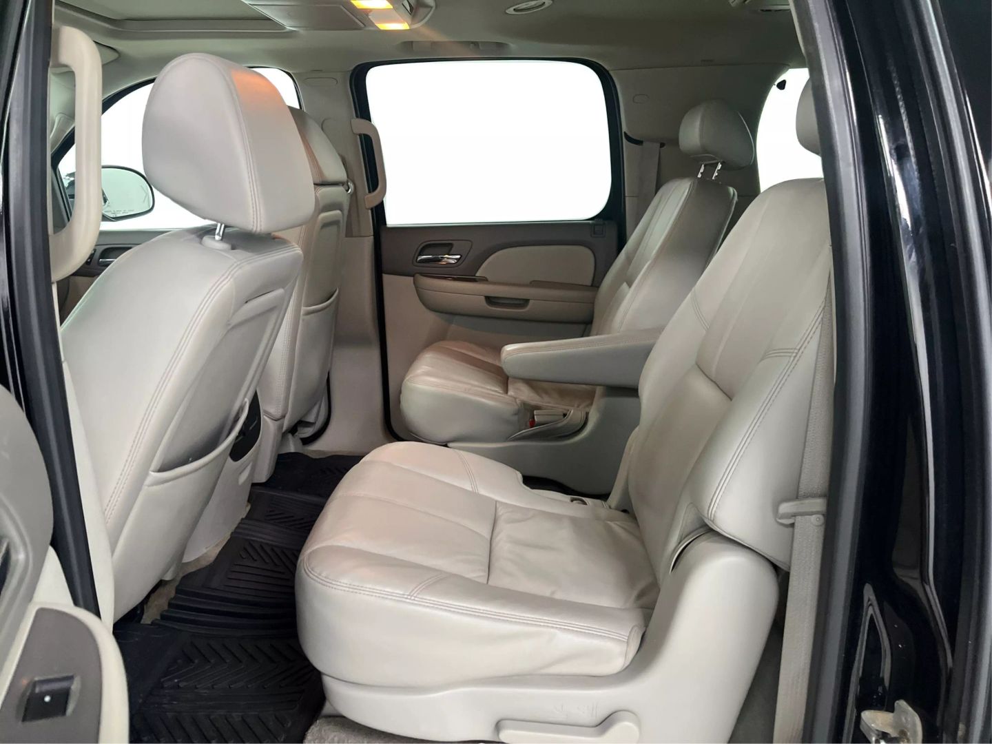 2009 Chevrolet Suburban 1500 - Image 10