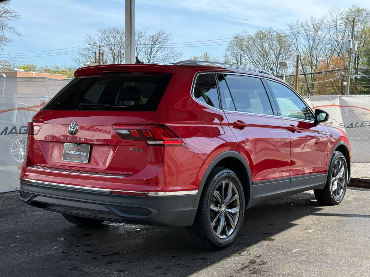 2022 Volkswagen Tiguan - Image 11