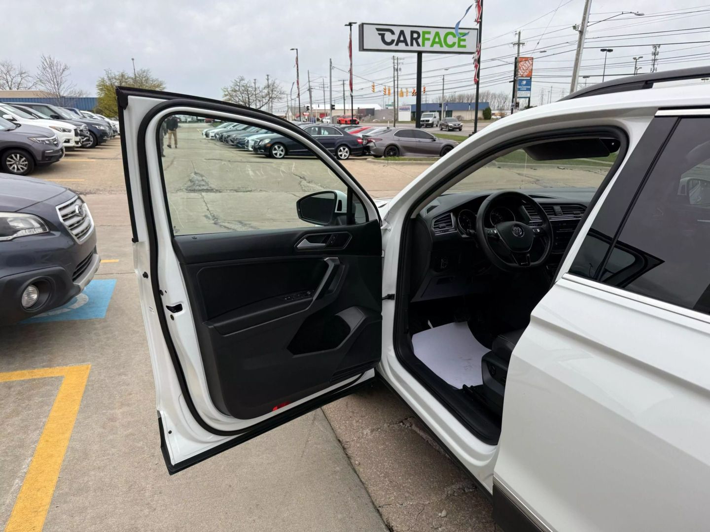 2021 Volkswagen Tiguan - Image 16