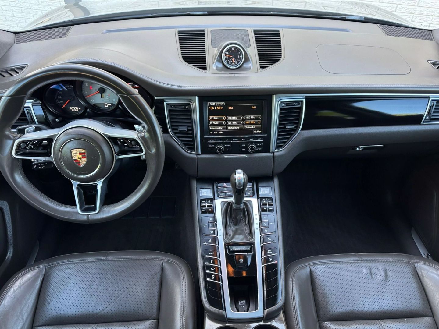 2015 Porsche Macan - Image 23