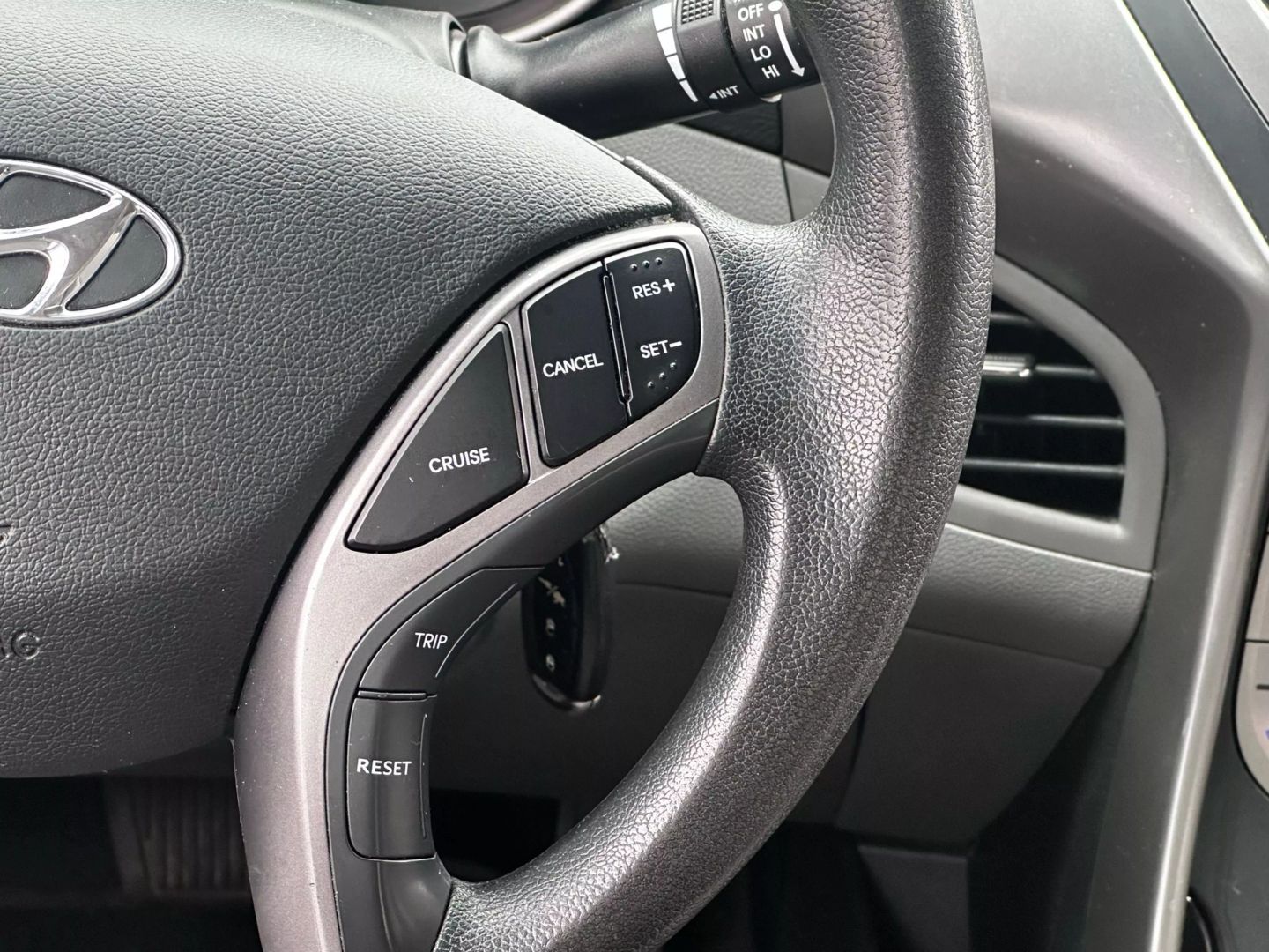 2013 Hyundai Elantra - Image 23