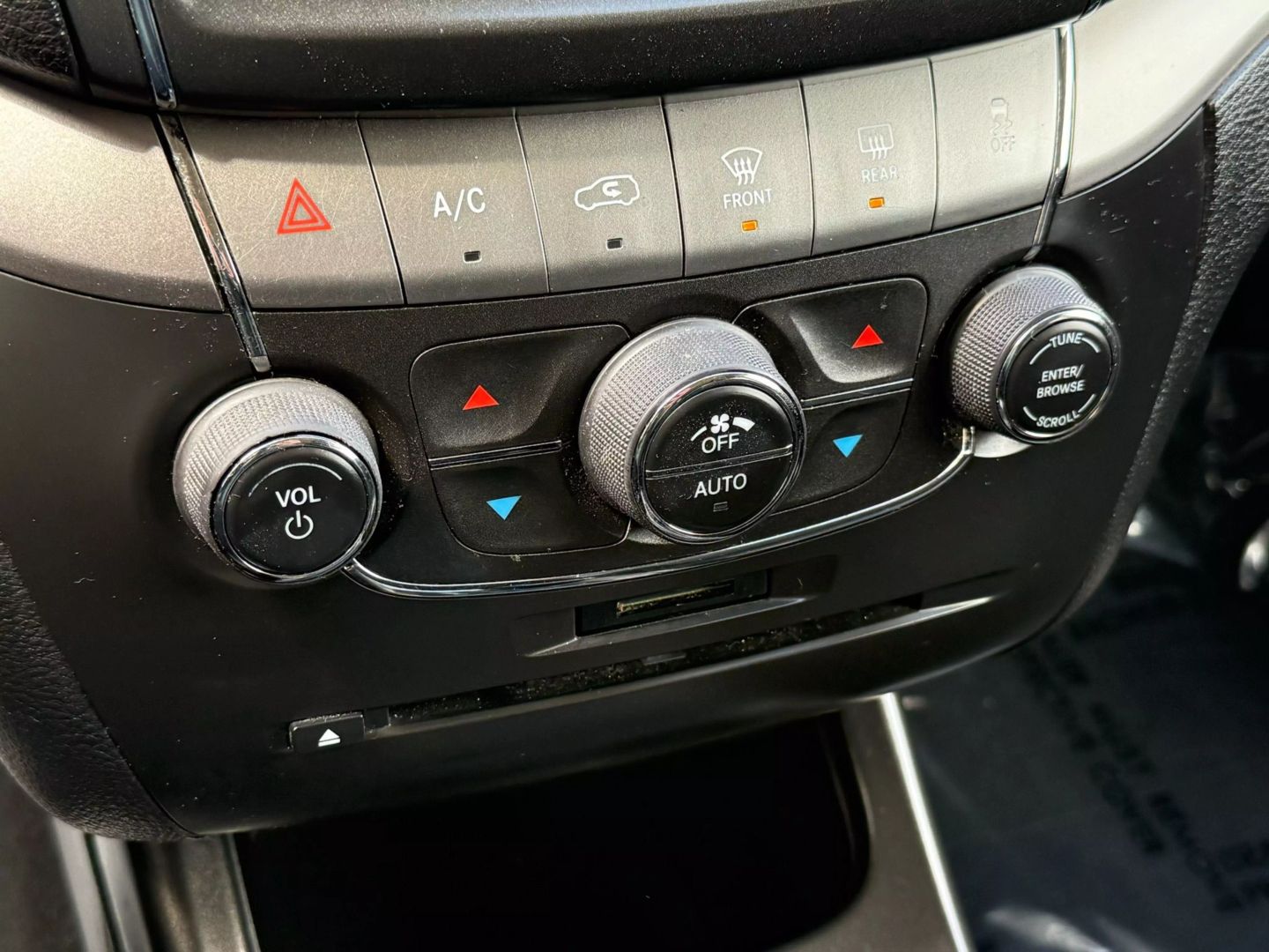 2019 Dodge Journey - Image 40