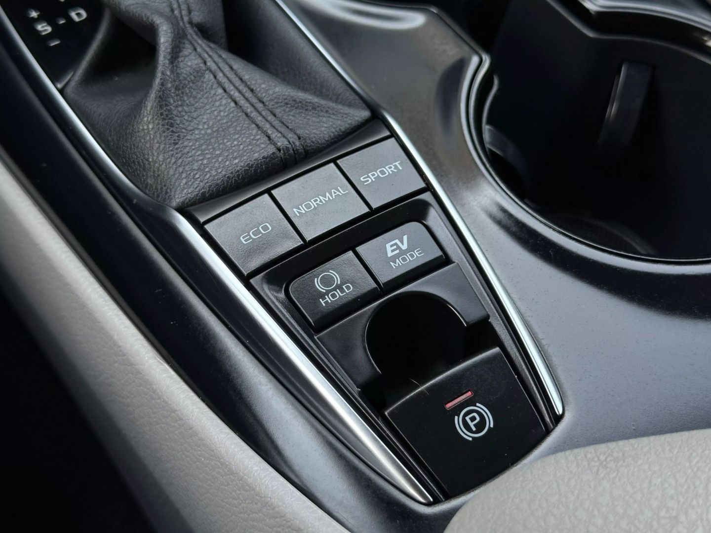 2020 Toyota Camry Hybrid - Image 39