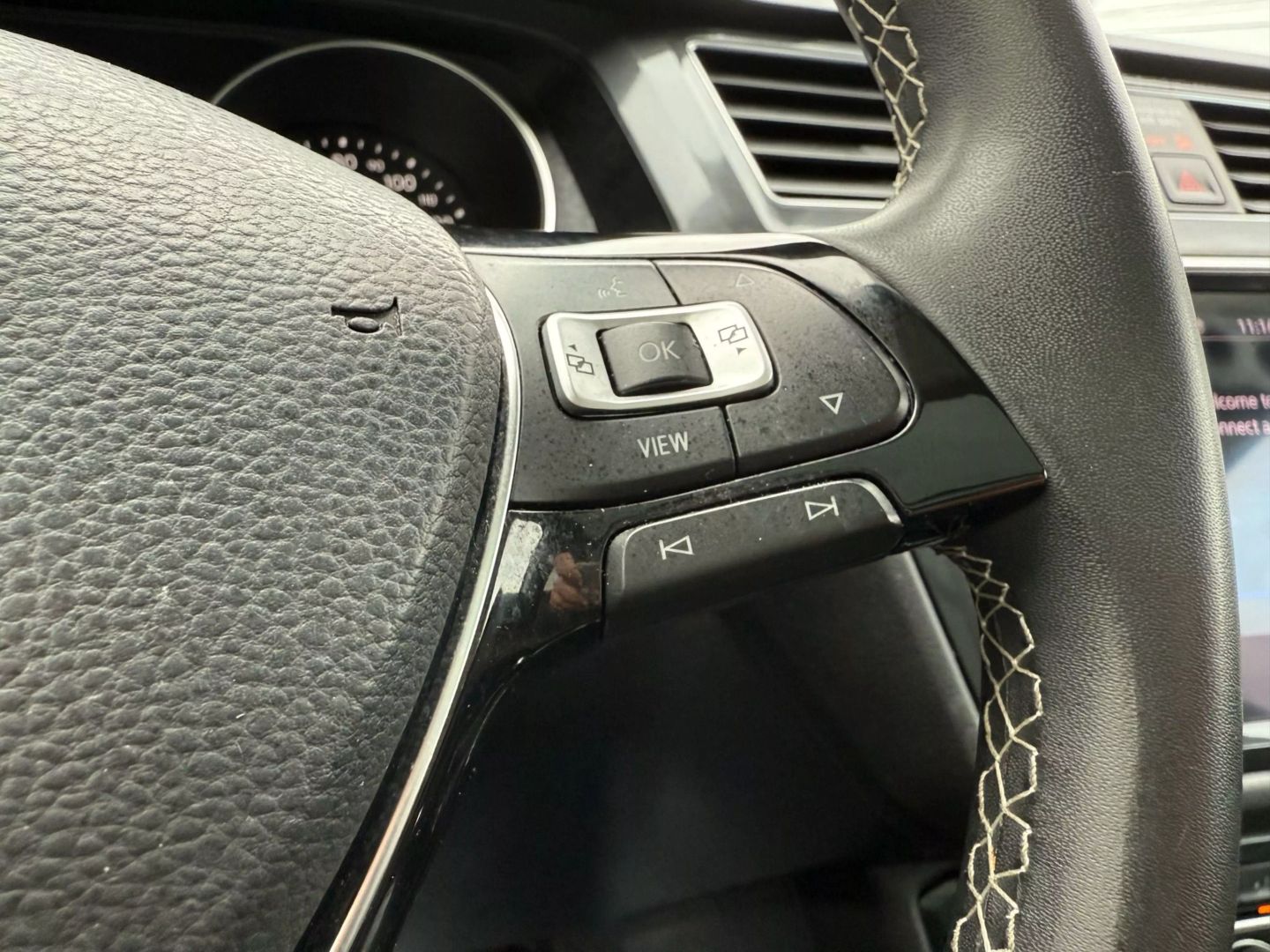 2021 Volkswagen Tiguan - Image 29