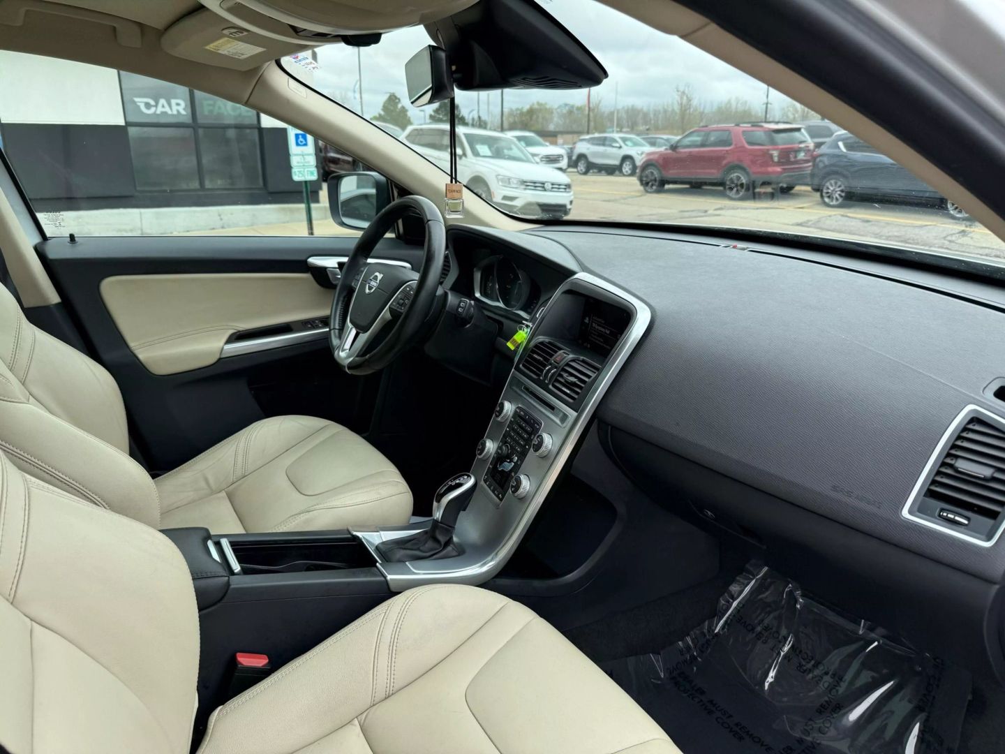 2017 Volvo Xc60 - Image 24