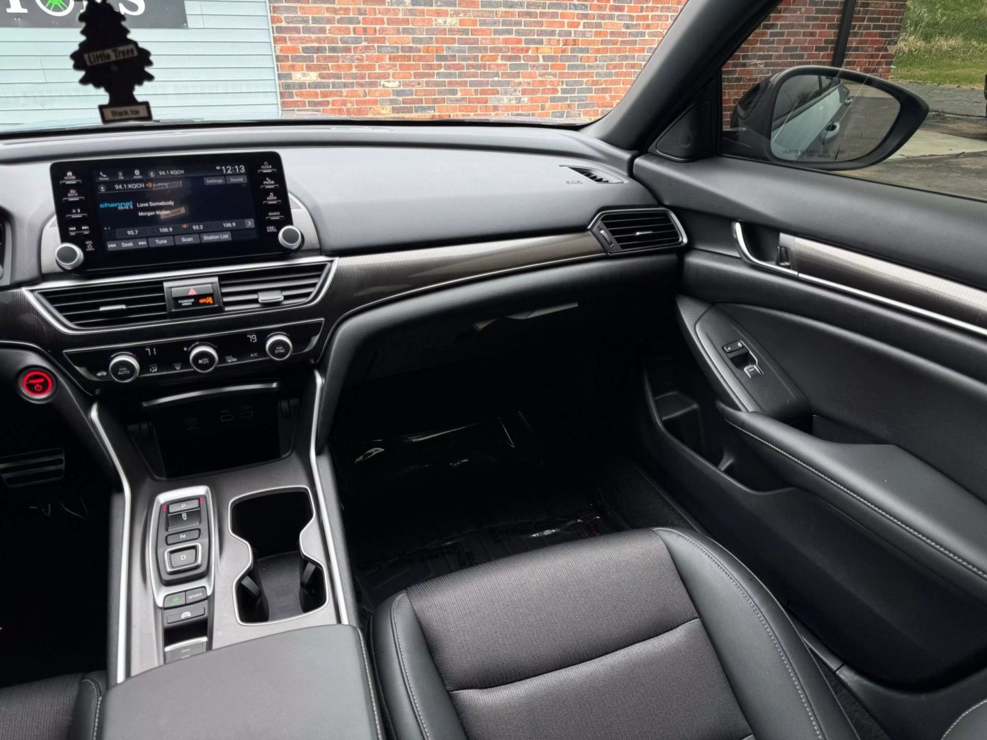 2022 Honda Accord Hybrid - Image 19
