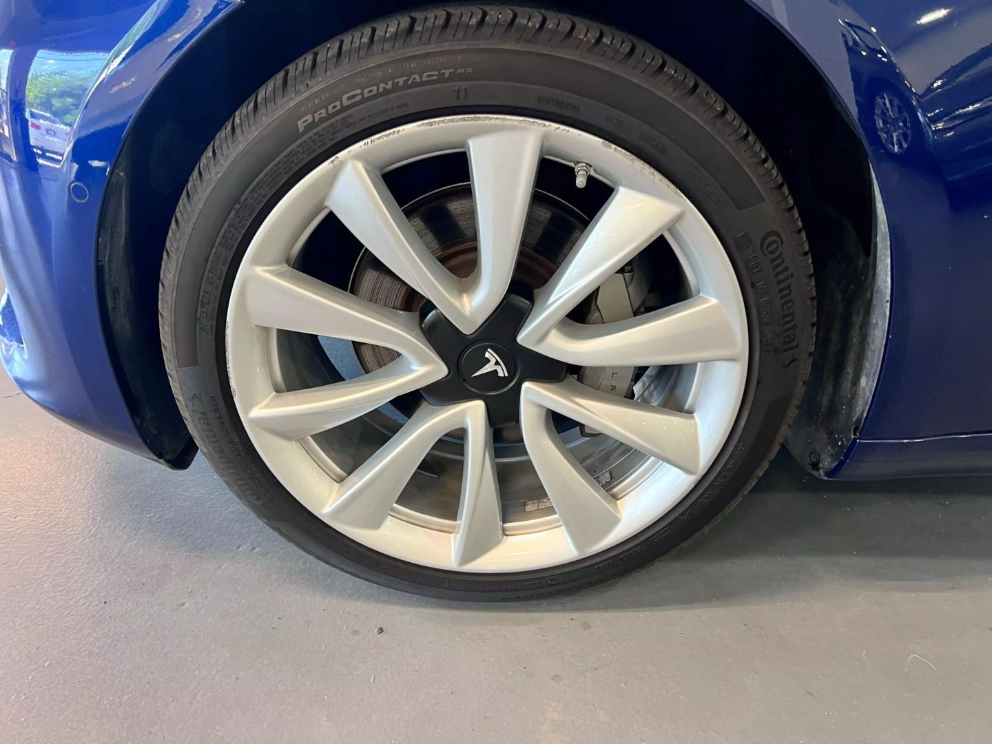 2018 Tesla Model 3 Mid Range Sedan 4d - Image 12