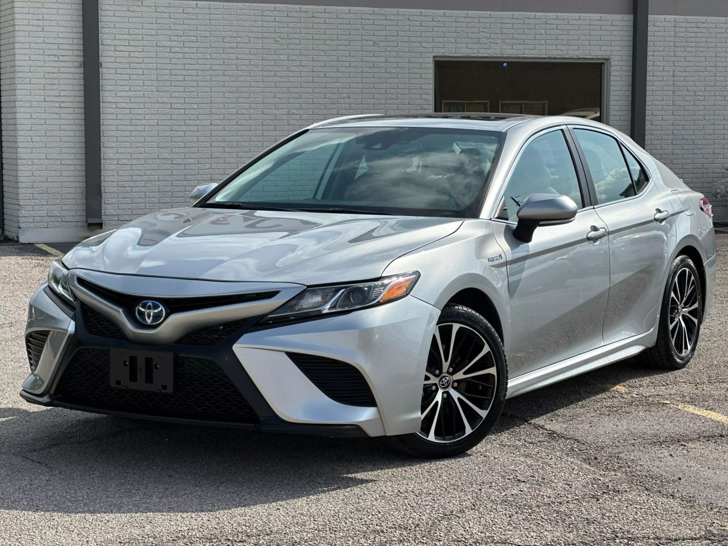 2020 Toyota Camry Hybrid - Image 2