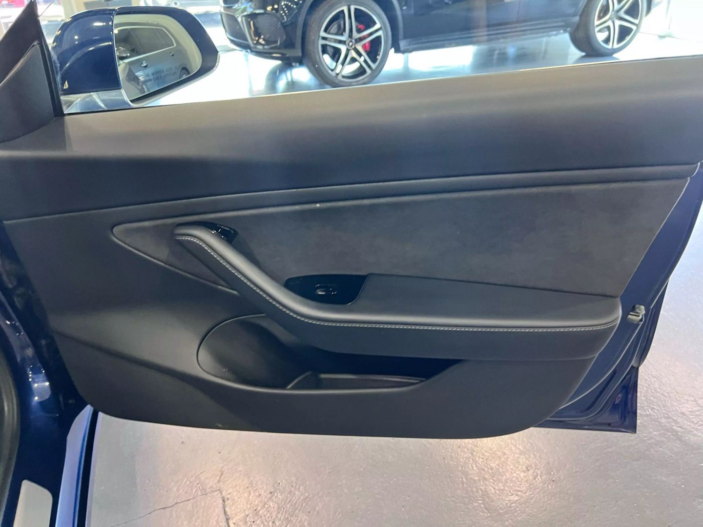 2018 Tesla Model 3 Mid Range Sedan 4d - Image 28