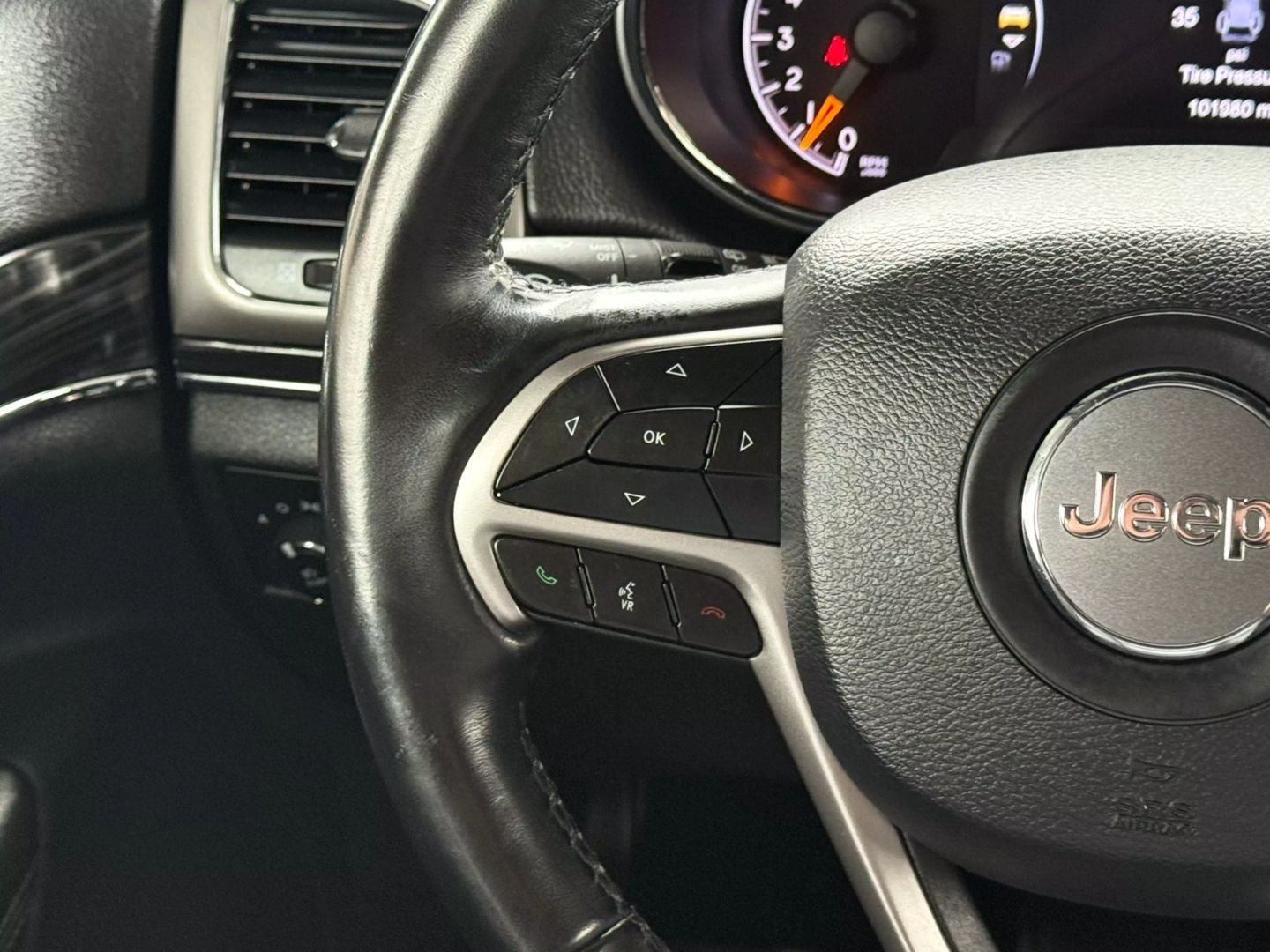 2019 Jeep Grand Cherokee - Image 35
