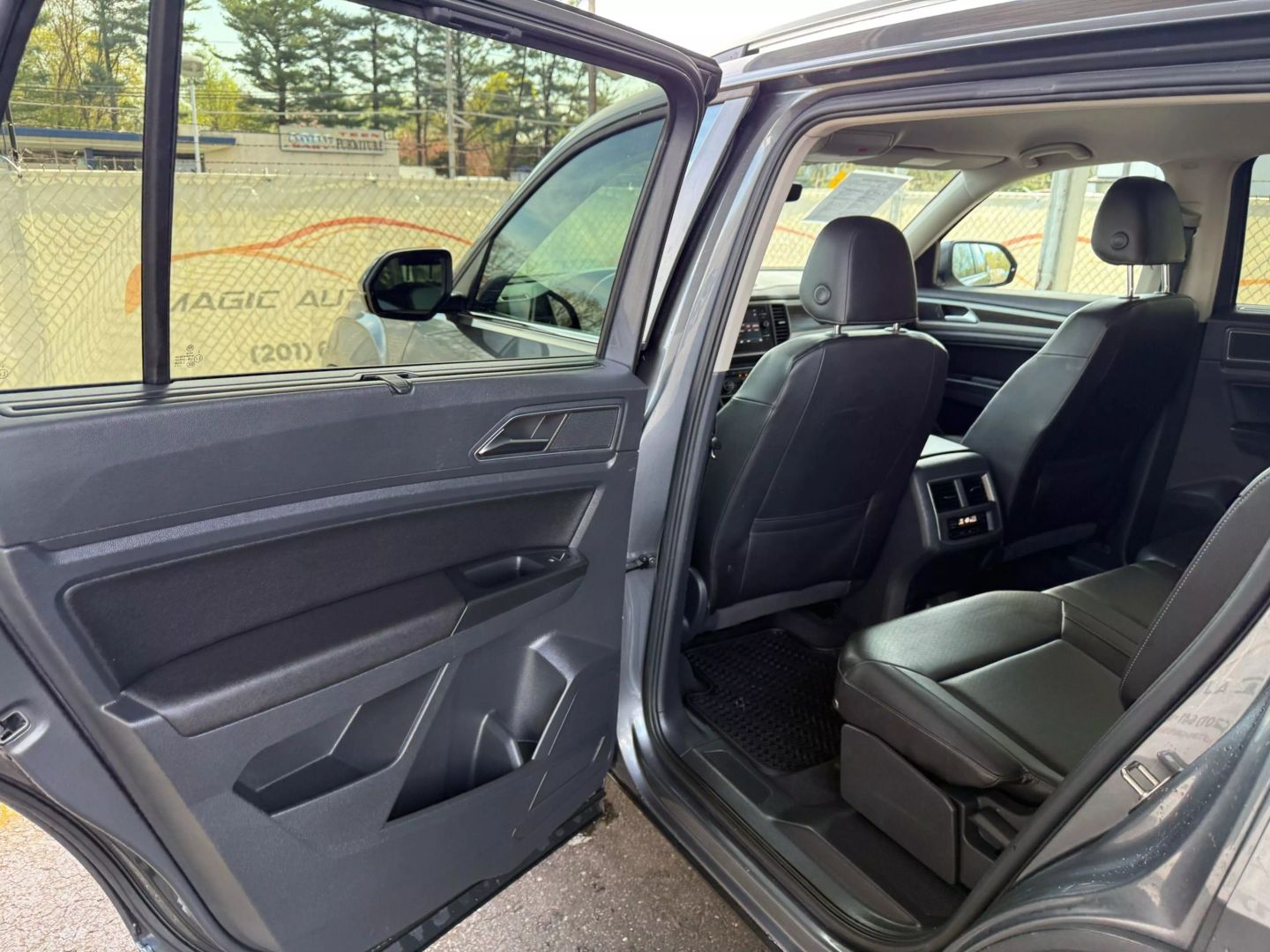 2018 Volkswagen Atlas - Image 17