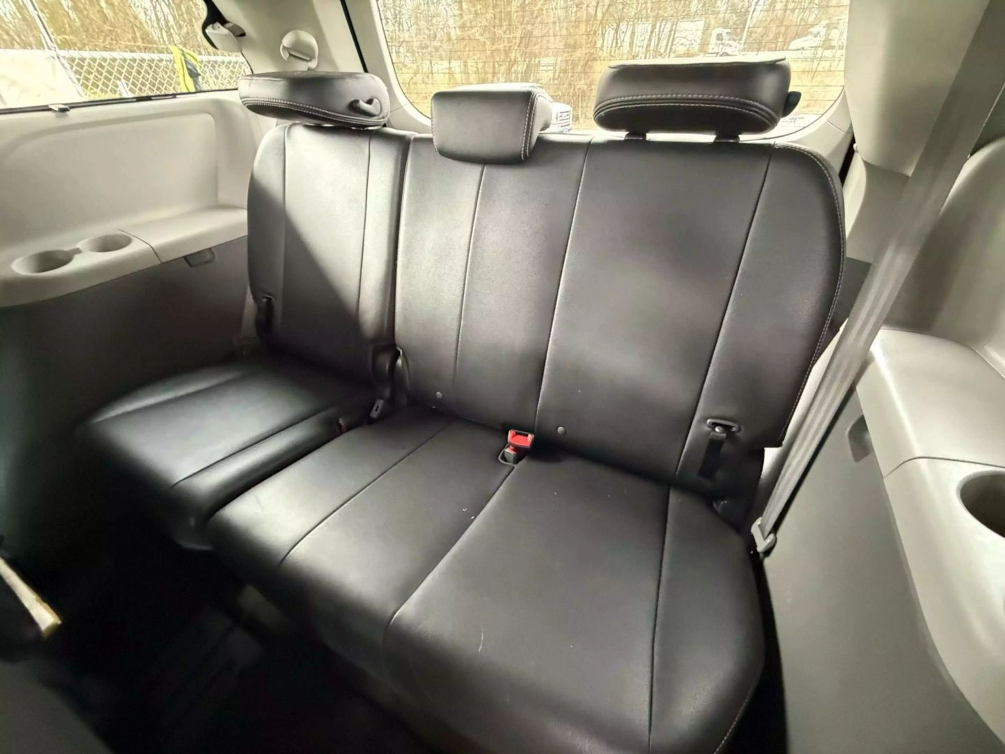 2013 Toyota Sienna - Image 19