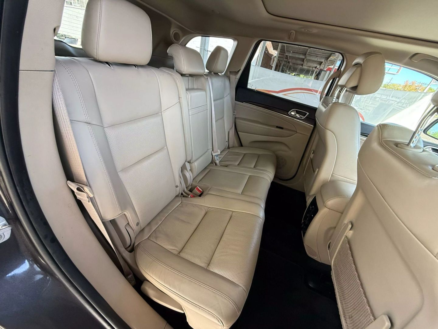 2018 Jeep Grand Cherokee - Image 23