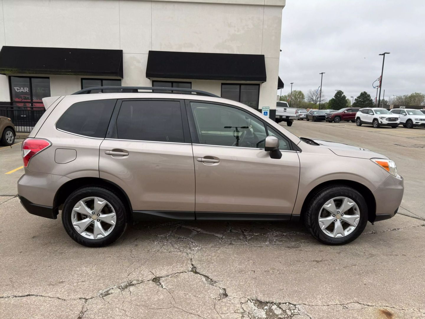 2015 Subaru Forester - Image 16