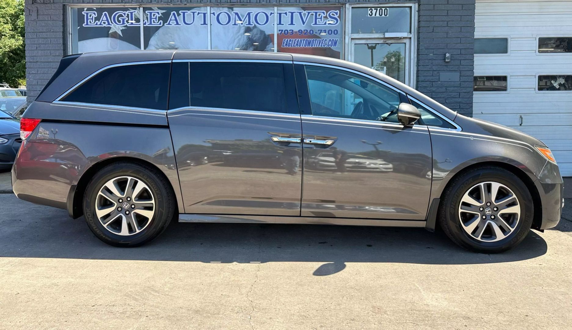 Used 2016 Honda Odyssey Touring with VIN 5FNRL5H9XGB102125 for sale in Arlington, VA