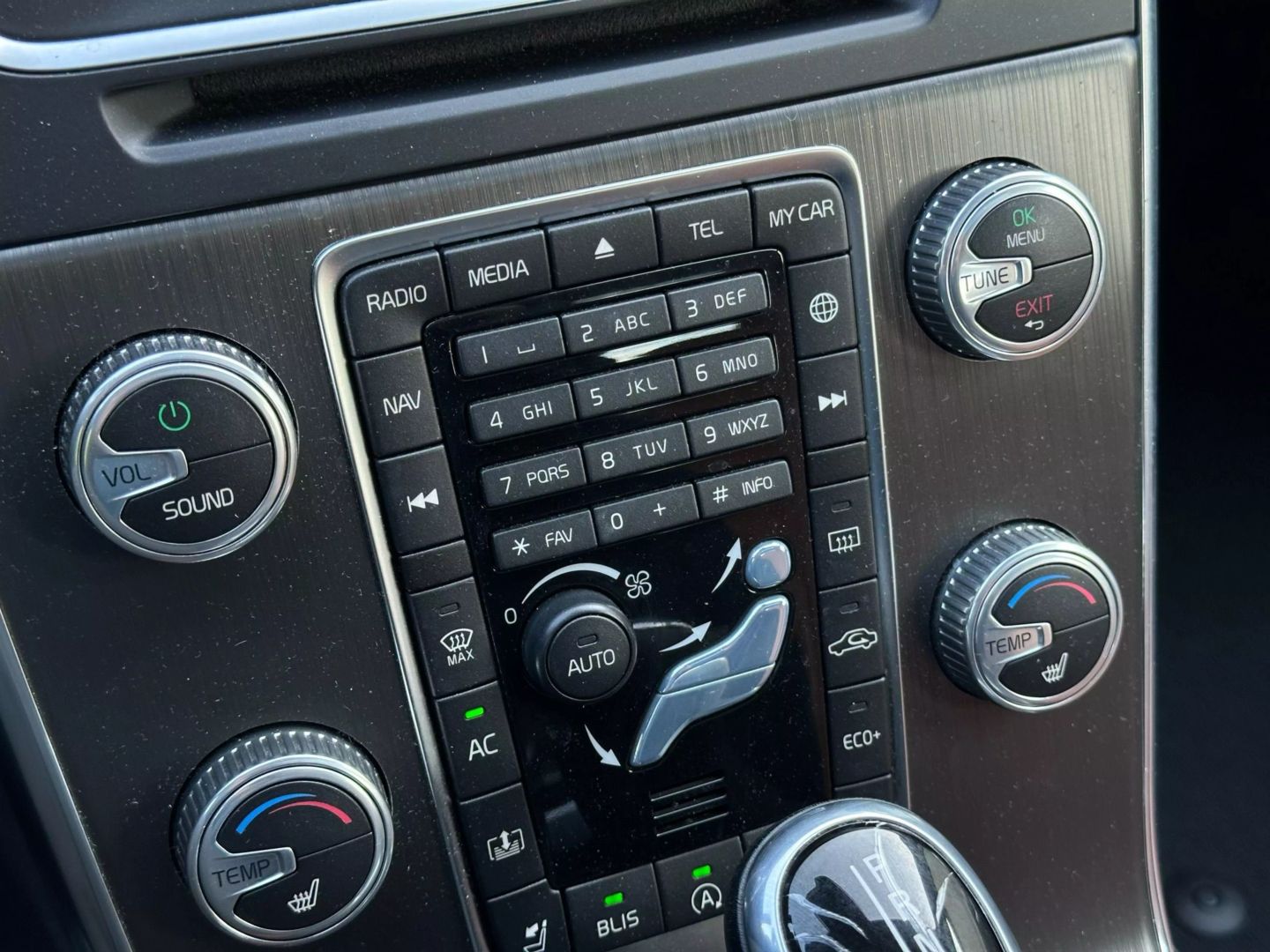 2016 Volvo S60 - Image 34