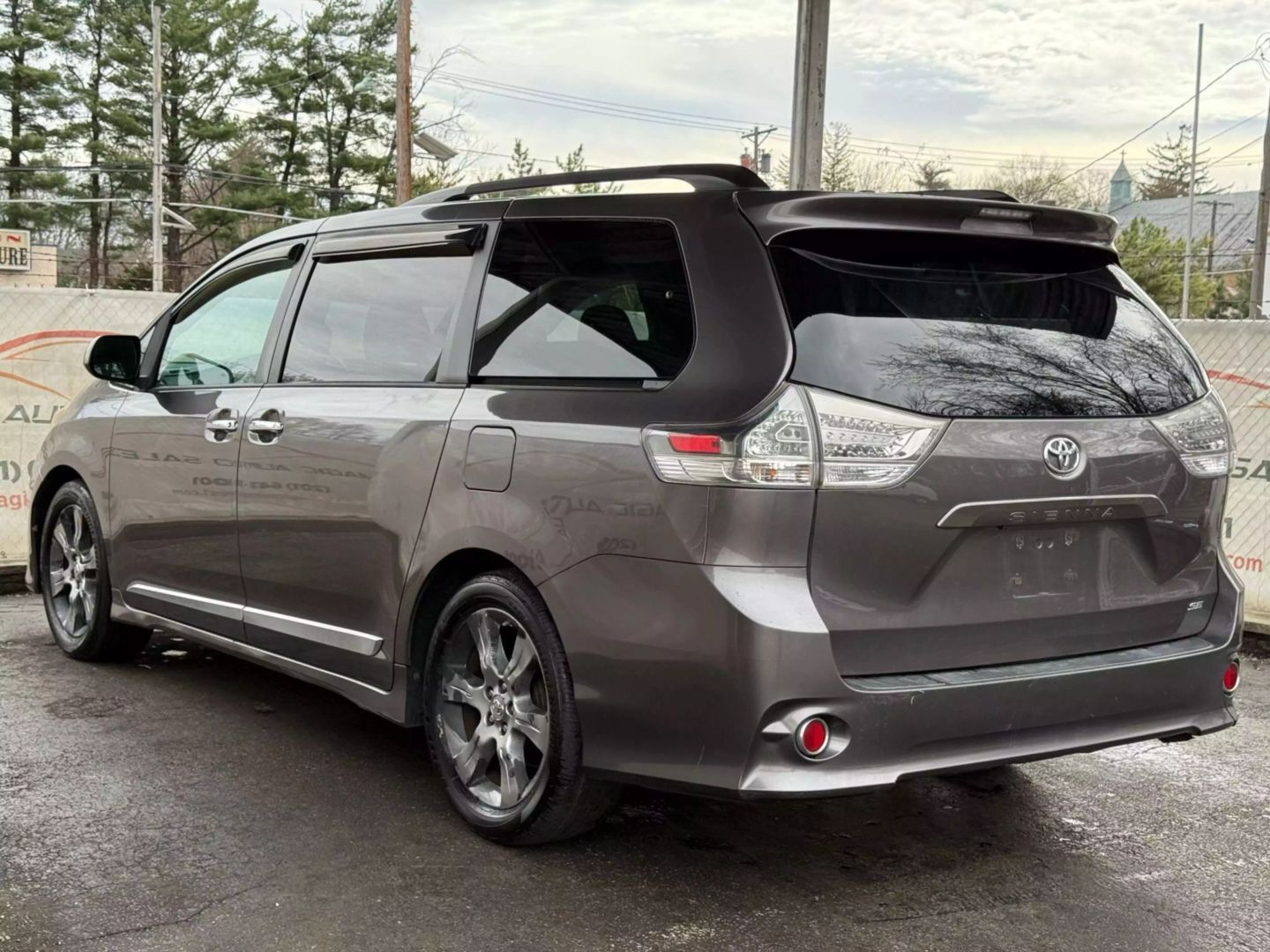 2013 Toyota Sienna - Image 9