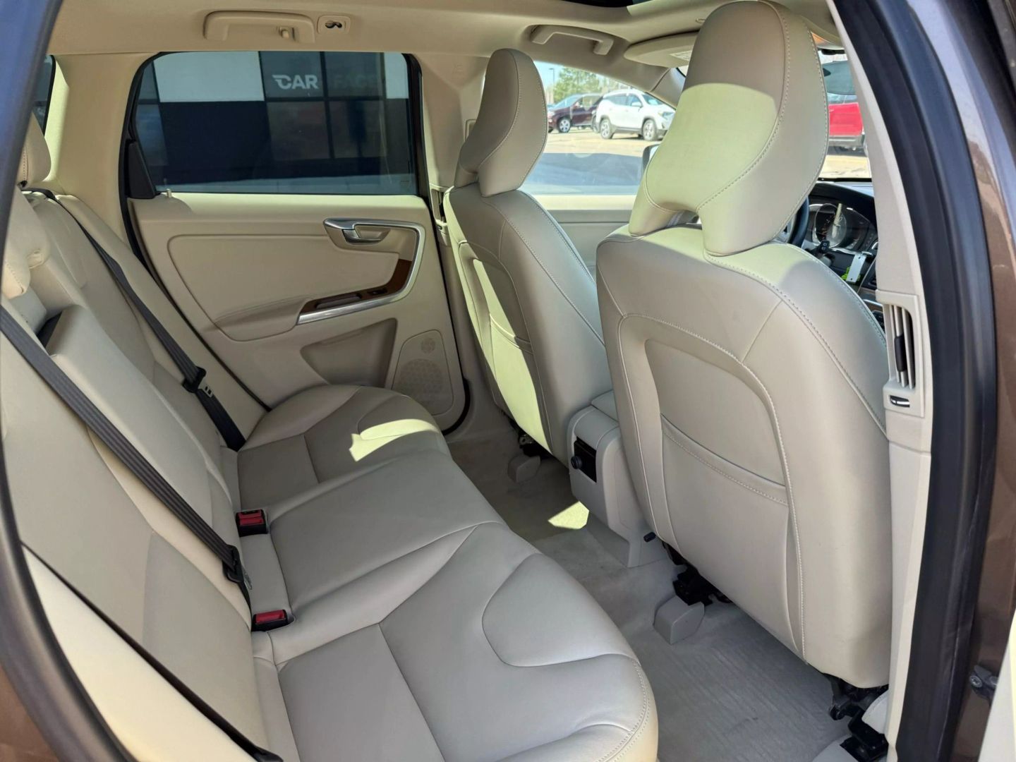 2015 Volvo Xc60 - Image 24