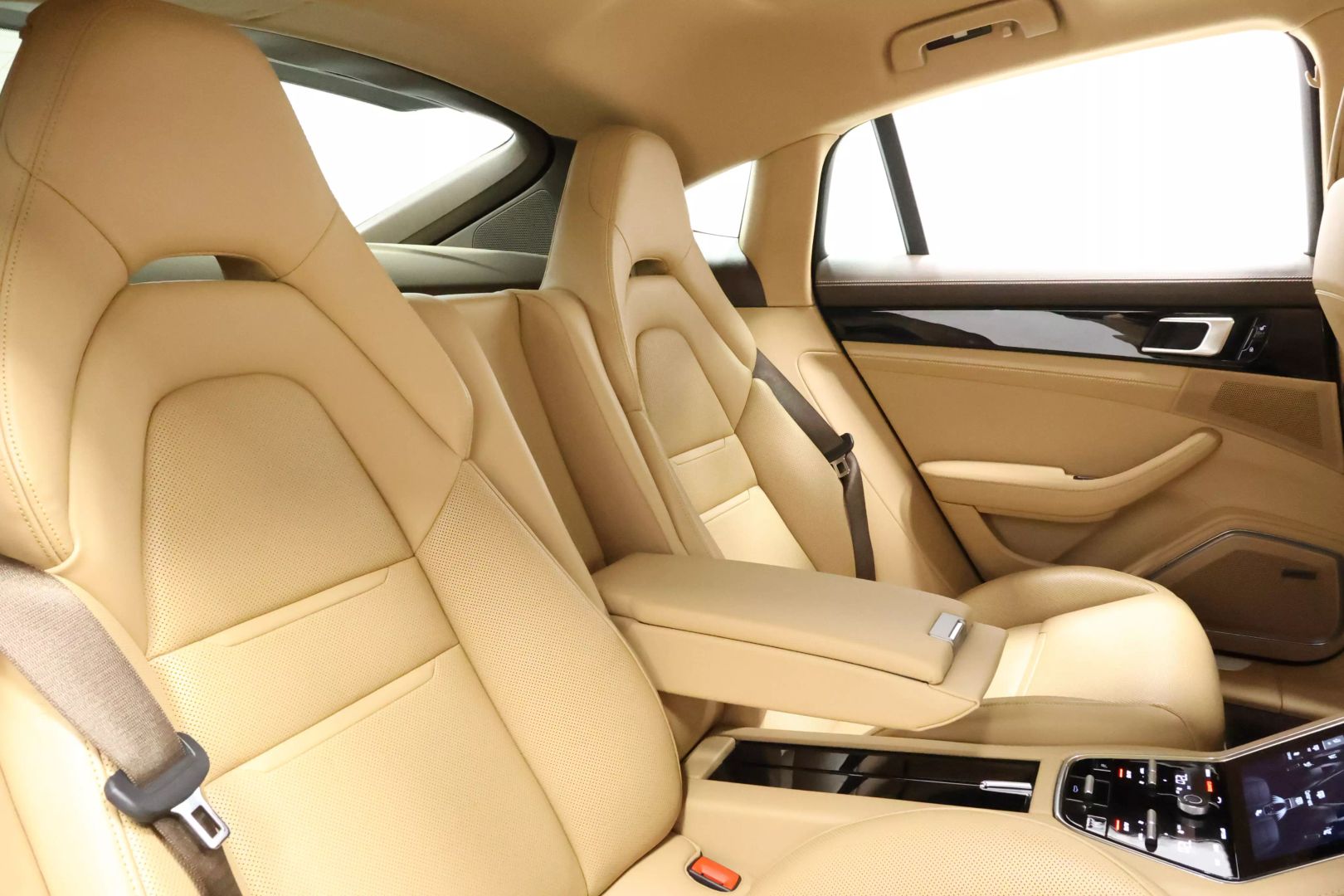 2017 Porsche Panamera - Image 72